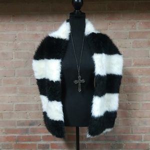 H&M | Colorblocked Fur Wrap Scarf